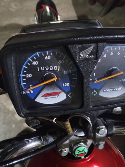 Honda 125 condition 10/10 new saaf hai bilkul koi accident nhi hai