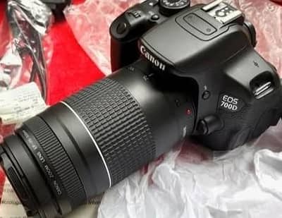 Canon 700D Dslr Camera with 75 300 lens