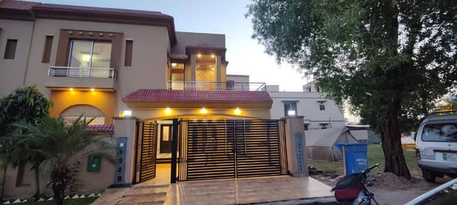 10 Marla House Available For Sale In Sector C Bahria Town Lahore
