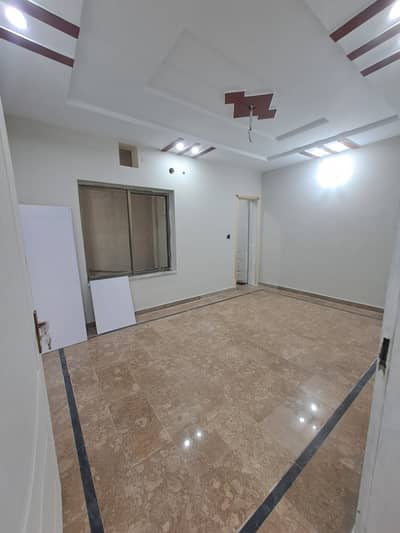 Bachelors Students Job Holders for rent