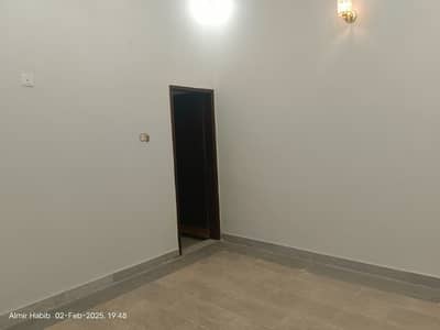 Well-Maintained 3rd Floor Portion (120 Sq Yards) Available For Rent