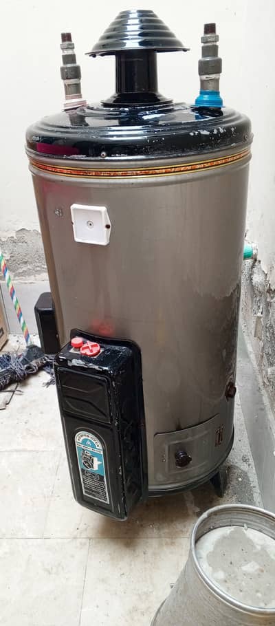 Geyser Gas + Electric 25 Gallon