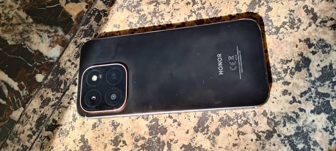 Honor x6c 6 / 128  with box and original charger and phone in warranty
