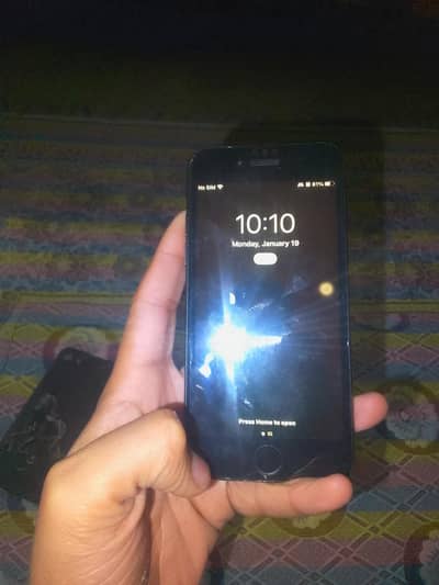iPhone 7 32gb with back cover and iPhone lead