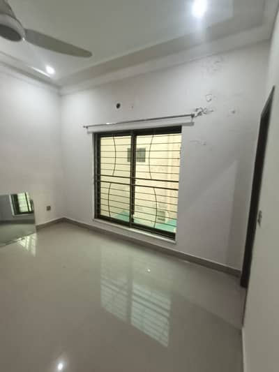 5 Marla Used Corner House For Sale In Sector D Bahria Town Lahore