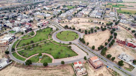 1 Kanal Park Facing 50 Feet Road Plot For Sale