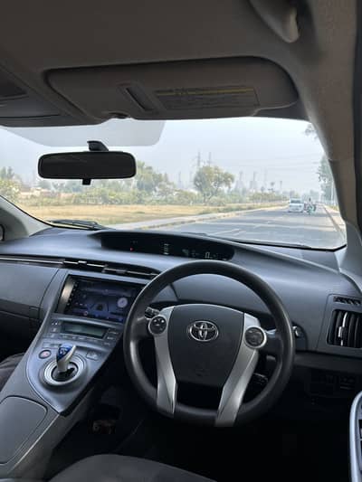 Prious 2010 model 2023 import. bumper to bumper januine battry+abs 100%