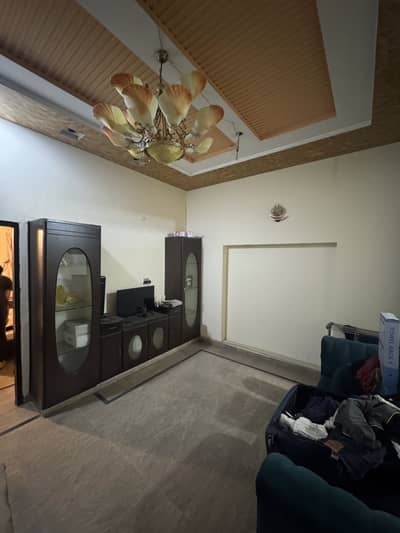 NEAT N CLEAN LOWER PORTION AT PRIME LOCATION