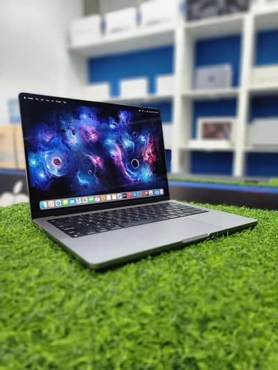 MacBook Pro M3 14inch 16gb 1tb 45 cycles under warranty till 2027