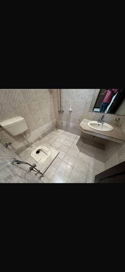 BRAND NEW TYPE FULL HOUSE AT PRIME LOCATION FOR SILETN OFFICE OR FAMILY