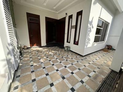 Bahria Enclave Sector B-1 Brand New Condition 5 Marla House Available In Beautiful Location.