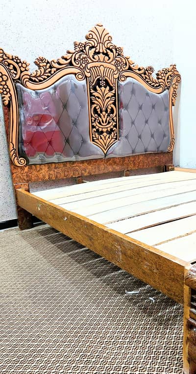 Bed Set king size brand new condition never used with side tables