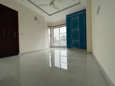 3 Beds Luxurious Apartment On Mall Road