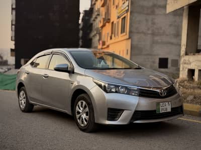 Toyota corolla Gli 2015 model lahore registered