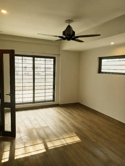 Beautifully Designed Open View 4 Bed Flat Available For Urgent Rent In Askari 10 Sec-S!