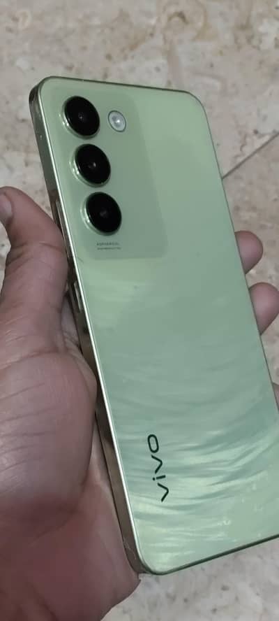 vip brand new vivo y100 for sale. . . . in warranty phone. . . . 03268516424