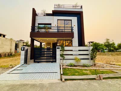 Stylish 5 Marla House With Solid Construction