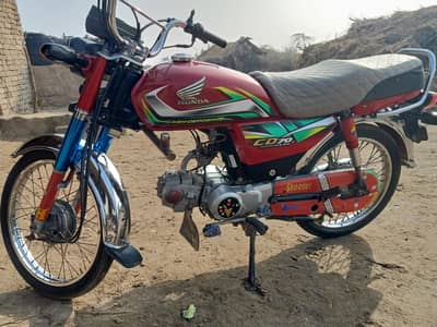 urgent sell CD 70 Red colour one hand use bike