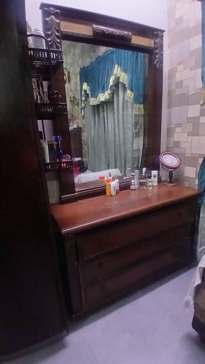 Dressing table