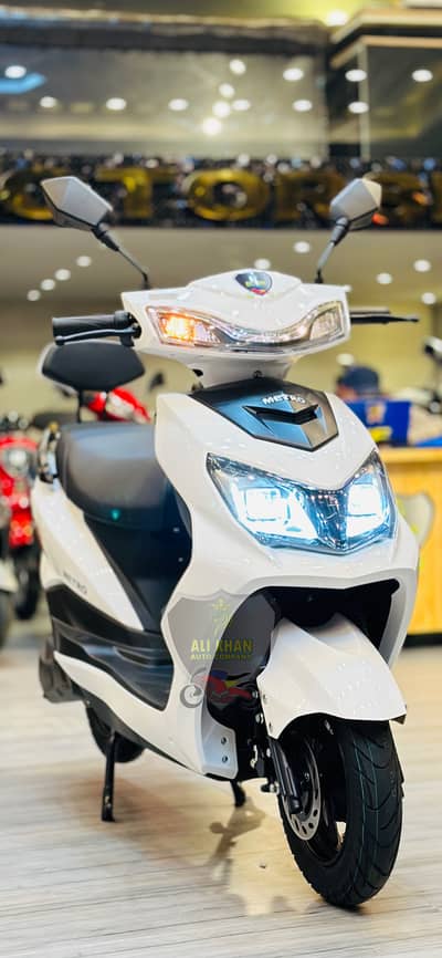 EVEE C1 PRO GENZ NISA AIR MALE SCOOTER LADIES SCOOTY METRO RAMZA YADEA