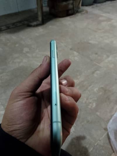 IPhone 11 64gb jv good condition