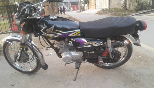 Honda 125 Balck cloure Lahore