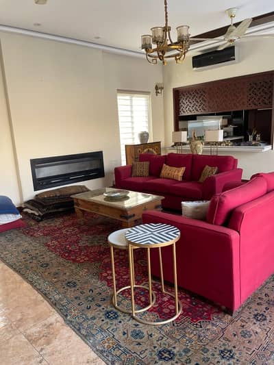 1 KANAL FULL FURNISHED UPPER PORTION FOR RENT