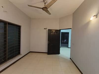 5 MARLA HOUSE FOR RENT -DHA PHASE 5