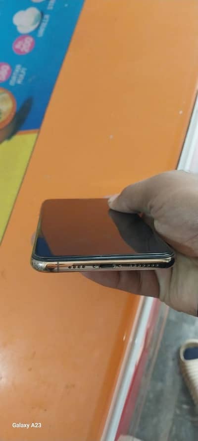 I phone xsmax 256 Gb pta approved 100 health