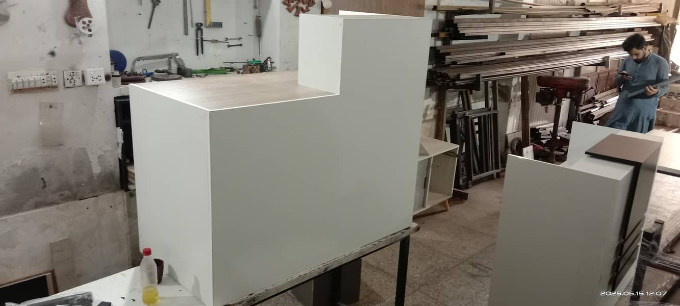 Reception Table/ counter 10