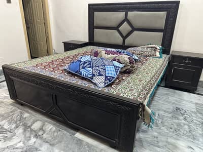 King size bed with side tables and modern dressing. Full room set