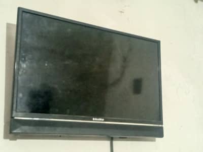 LCD for sale Rs 6000