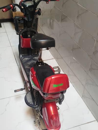 Motor: Powerful 1000W motor. condition ten by ten