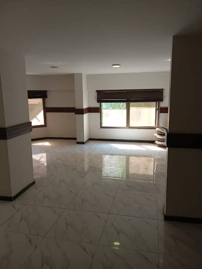 Dha phase 5 Maznine floor for rent
