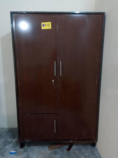 الماری خوبصورت کلر کے ساتھ