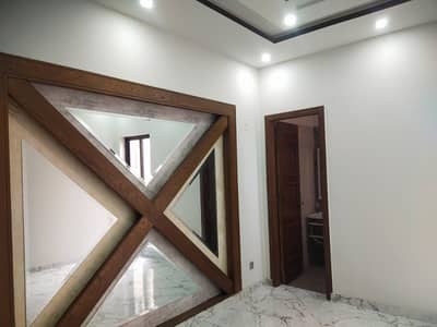 5 MARLA DOUBLE STORY BRAND NEW HOUSE NEAR EMPORIUM MALL JOHAR TOWN