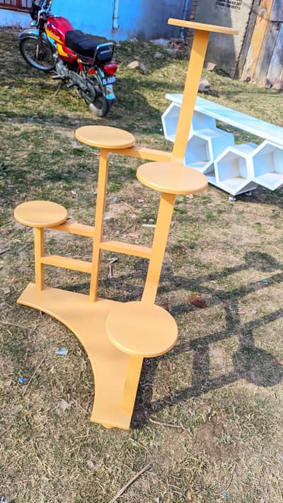 PLANT HOLDER OR DECORATION ITEM HOLDER