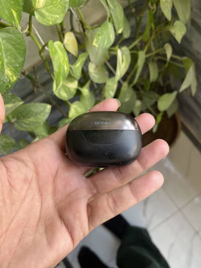 Ronin Wireless AirPods / TWS Earbuds with Display – Excellent