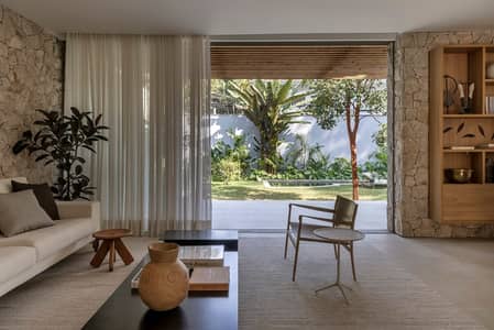 2000 Yards Bungalow For Rent Having A Big Garage And Large Open Halls For Commercial Office Use Located Near Karsaz, Shahrah-E-Faisal Shaheed-E-Millat With Permission To Operate 24/7