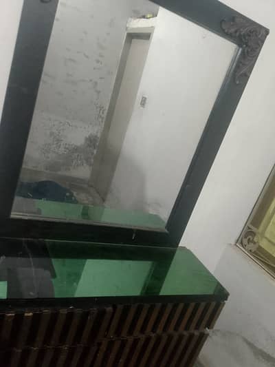 Dressing & showcase for sale in good condition.