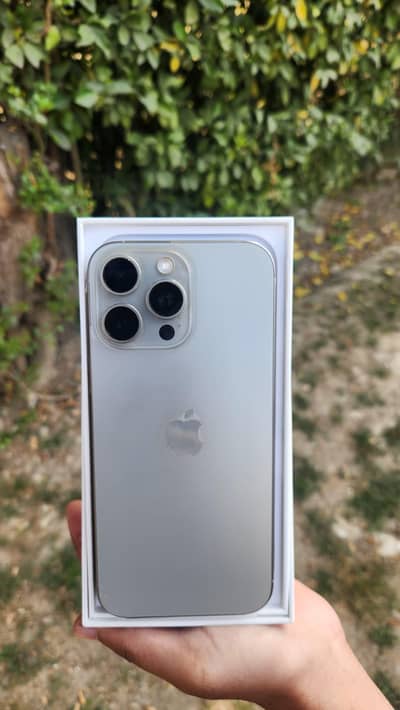 16 Pro Max Natural  Titanium