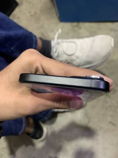 Iphone 15 plus sim locked