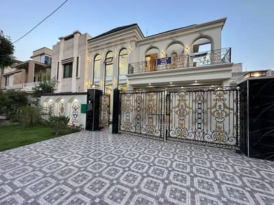 10 MARLA LUXURIOUS SPANISH HOUSE FOR SALE AT MOST HOT LOCATION OF BAHRIA TOWN LAHORE