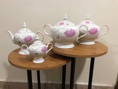 2 Dishes, Cattle and a  Milk Pot