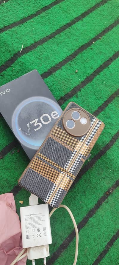 Vivo V30e 8/256 Box original Charger All ok