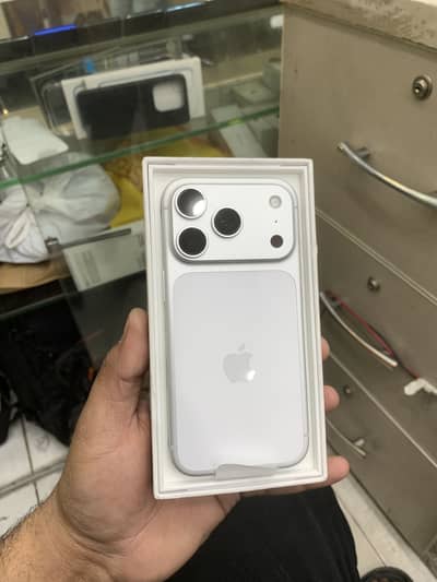 17 pro Silver 1TB pta Approved