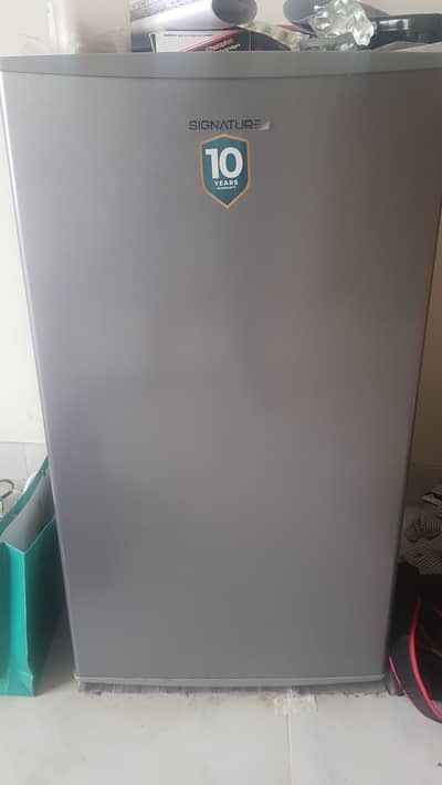 Signature mini room refrigerator