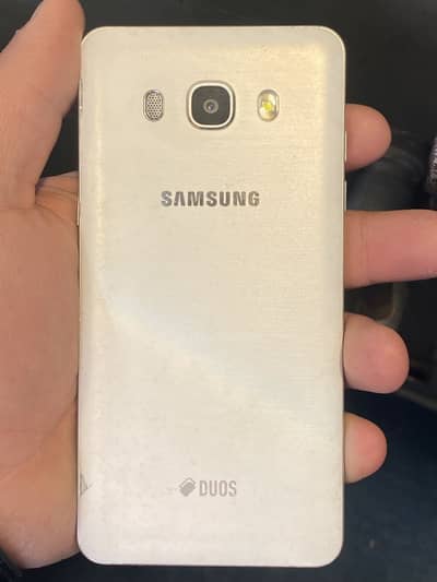 SAMSUNG J5 Lush condition