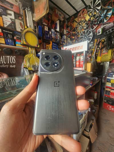OnePlus Ace 3/ 12R.   12/256