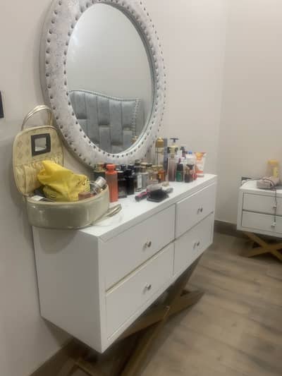 King Bedroom set with side tables and dressing, Neat condition